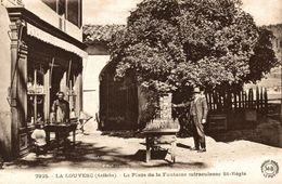 07-LA-LOUVESC- LA PLACE DE LA FONTAINE MIRACULEUSE ST-REGIS - La Louvesc