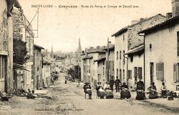 43-CRAPONNE-ENTREE DU BOURG ET GROUPE DE DENTELLIERES - Craponne Sur Arzon