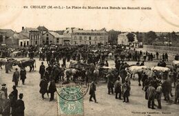 49-CHOLET- LA PLACE DU MARCHE AUX BOEUFS UN SAMEDI MATIN - Cholet