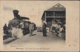 Sur CPA Dahomey Train En Gare De Cotonou Collection E Besson Locomotive YT 21 CAD N'Gourma Sénégal Niger 13 11 09 - Cartas & Documentos