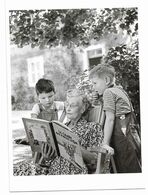 CPM Deux Grands Admirateurs De TINTIN Et Leur Grand Mère Rully 1952 Photo Janine Niepce Hergé Album Bd - Comics