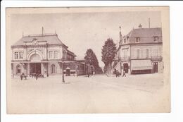 NEVERS - Le Marché Et L'Avenue De La Gare - Nevers