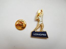 Superbe Pin's En Zamac , Tennis , Longpré Les Corps Saints , Somme , Maillot Blanc , Signé Duret - Tennis