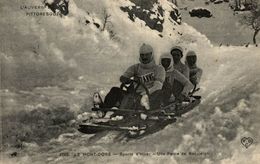 63-LE MONT-DORE- UNE PARTIE DE BOBSLEIGH - Le Mont Dore