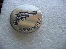 Pin's Sté ARMIMPEX à Wittelsheim (Dépt 68), Fabricant D'armes De Chasse, De Tir Et De Défense. Entreprise Fermée En 1994 - Tiro Al Arco