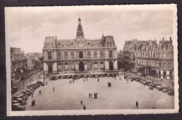 C. Postale - Poitiers - Place D'Armes - L'Hôtel De Ville - Circa 1930 - Non Circulee - A1RR2 - Poitiers