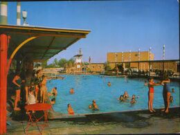 Kuwait -   Postcard Unused  -  A Swimming Pool - Kuwait