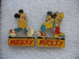 2 Pin's Disney, Le Journal De Mickey - Disney