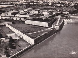 Vue Aérienne.  Cpsm 10x15. ILE- DE-RE (17) St Martin-de-Ré. Le Pénitencier ( Rare Angle De Vue) - Ile De Ré