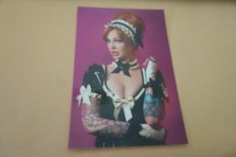 BELLE FEMME EN LINGERIE SEXY....SERVANTE..MAID....AVEC TATOUAGES - Pin-ups