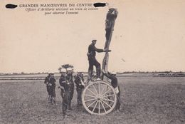 MILITARIA.  Grandes Manoeuvres Du Centre 1908 Officier D'Artillerie Utilisant Un Train De Caisson Pour Observer L'ennemi - Materiale