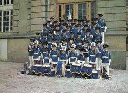 Cpm 10x15. MAJORETTES Enfants .  Réveil De (60) NEUILLY-EN-THELLE (Fondée En 1946) - Vestuarios