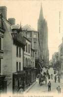 Coutances * La Rue Tancrède Et La Cathédrale - Coutances