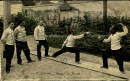 SPORT / POMPIERS - Carte Postale Photo - Escrime -  Assaut Au Fleuret - L 67009 - Fencing