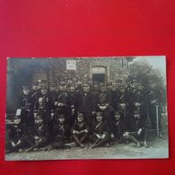 CARTE PHOTO SOLDATS LIEU A IDENTIFIER 17 EME REGIMENT - Casernes