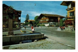 31922 - Aeschi Ob Spiez, Dorfpartie ( Vue Sur Carrefour, Ancien Abreuvoir/fontaine, Animation) Circulé 1968 - Aeschi Bei Spiez