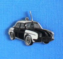 1 PIN'S //  ** RENAULT DAUPHINE DE POLICE / 1967 ** . (1993 Amicale XIII Ballard France) - Police