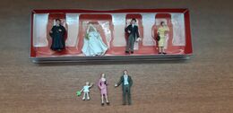 Couple De Maries + Cure + Temoins, 7 Figurines,  Preiser, Echelle HO - Andere & Zonder Classificatie