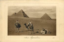 Egypte - Egypt - Gizeh - Aux Pyramides - Animaux - Chameaux - Les Trois Pyramides De Gizé - état - Gizeh
