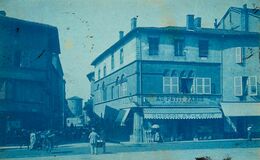 Charlieu * Carte Photo Devanture Au Petit Paris F. GAUTHERON * Rue Grenette & Place St Philibert * Commerce Magasin 1909 - Charlieu