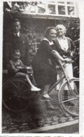 Photo  Femme Sur Vélo Avec Enfant Format 7/11 - Anonyme Personen