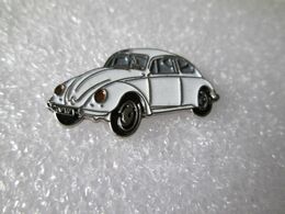 PIN'S   VOLKSWAGEN  COCCINELLE  Phares Doré - Volkswagen