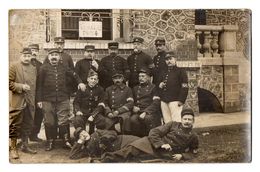 CPA 2989 - MILITARIA - Carte Photo Militaire - GVC - Gardes Des Voies De Communication N°13 Sur Les Képis - COMPIEGNE ?? - Characters