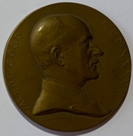 Médaille Bronze. Valère Cocq. Au Professeur Valère Cocq. 1909-1937. Armand Bonnetain. - Professionals / Firms