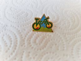 PINS  CYCLISME Vélo  VTT CAP D'AIL 06 ALPES MARITIMES  / 33NAT - Cyclisme