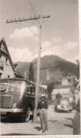 Photo Jeune Femme Avec Autocar Et Traction En Vacances,1949 Format 6.5/11 - Automobile