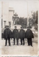 Photo 4 Policiers Français à Paris,format 8,5/6 - Personnes Anonymes