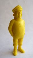 FIGURINE PUBLICITAIRE ESSO Belge Monochrome Jaune -Tintin - HOMME DE MAIN Bandit CAPITAINE DU SOUS MARIN (2) 1973 - Tintin