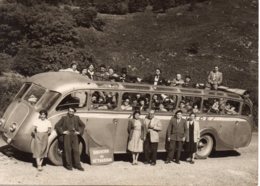 Photo Autocar En Excursion à Bétharram En 1950,format 13/18 - Cars