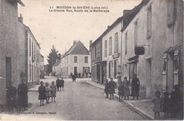 MOISDON-la-RIVIERE - La Grande Rue, Route De La Meilleraye - Café Pitard - Commerce Chaussures - Animé - Moisdon La Riviere