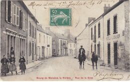MOISDON-la-RIVIERE - Le Bourg - Rue De La Gréé - Hôtel Du Lion D'Or - Chevaux - Animé - Moisdon La Riviere