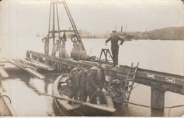 76 - LE GRAND QUEVILLY - Ouvriers Sur L' Appontement (carte Photo) - Le Grand-quevilly