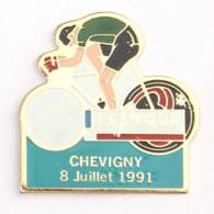 Pin's LE TOUR - CHEVIGNY - 8 Juillet 1991 - Cycliste Au Maillot Vert - J530 - Cyclisme