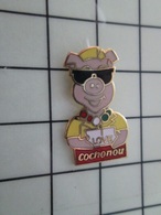 2719 Pin's Pins / Beau Et Rare / THEME : ALIMENTATION / I LOVE COCHONOU PORC AVEC DES LUNETTES - Tauchen