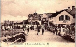 SPORT --  TENNIS  --  ARROMANCHES --  Le Tennis Et La Salle Des Fêtes - Tennis