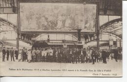 CPA - TABLEAU DE LA MOBILISATION 1914 ET MACHINE LOCOMOTIVE 1852 EXPOSES A LA NOUVELLE GARE DE L'EST à PARIS - District 10
