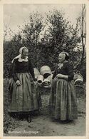 Nunspeet Buurpraatje Twee Boerinnen In Klederdracht VN1384 - Nunspeet