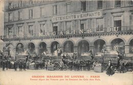 GRANDS MAGASINS DU LOUVRE- PARIS , PREMIER DEPART DES VOITURES POUR LES LIVRAISONS DES COLIS DANS PARIS - Winkels