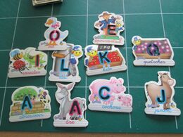 MAG2020 / LOT DE 10 Magnets GERVAIS ALPHABET LA FERME Ane Cochons épouvantail Insectes Questches Etc - Advertising