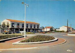 ¤¤  -  BRETIGNOLLES   -  Le Rond-Point Et L'Hôtel De Ville   -  ¤¤ - Bretignolles Sur Mer