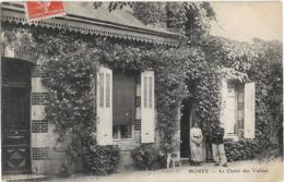 D41 - MOREE - LE CHALET DES VALLEES - Couple Et Chien Devant Une Porte - Moree