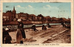 CPA Les SABLES-d'OLONNE - On Répare Les Filets Bleus (112684) - Saint Florent Des Bois