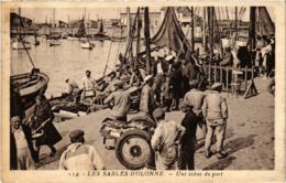 CPA Les SABLES-d'OLONNE - Une Scéne Du Port (112683) - Saint Florent Des Bois