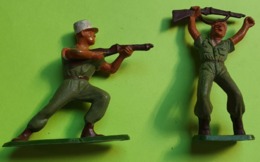 Lot 2 Figurines Soldat Jouet STARLUX - Plastique - LÉGIONNAIRE - Fusil - état D'usage - Années 1960 - Starlux