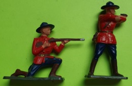 Lot 2 Figurines Soldat Jouet STARLUX - Plastique - ARMÉE CANADA - Tireur - état D'usage : 1 Cassé - Années 1960 - Starlux