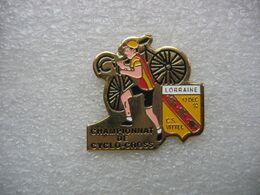 Pin's Championat De Cyclo Cross En Lorraine Avec Le CS Vittel Le 13 Décembre 92 - Cyclisme